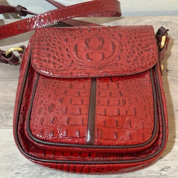 Brahmin‎ Crimson Croc-Embossed Crossbody Bag 9"x8.5" - Picture 3 of 15